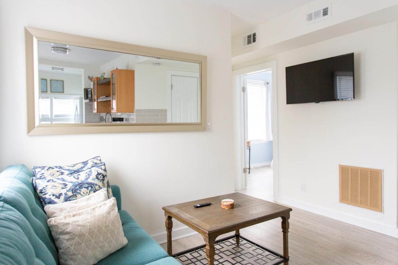 Central & Comfortable Home Walk To The Beach! 잭슨빌비치 외부 사진